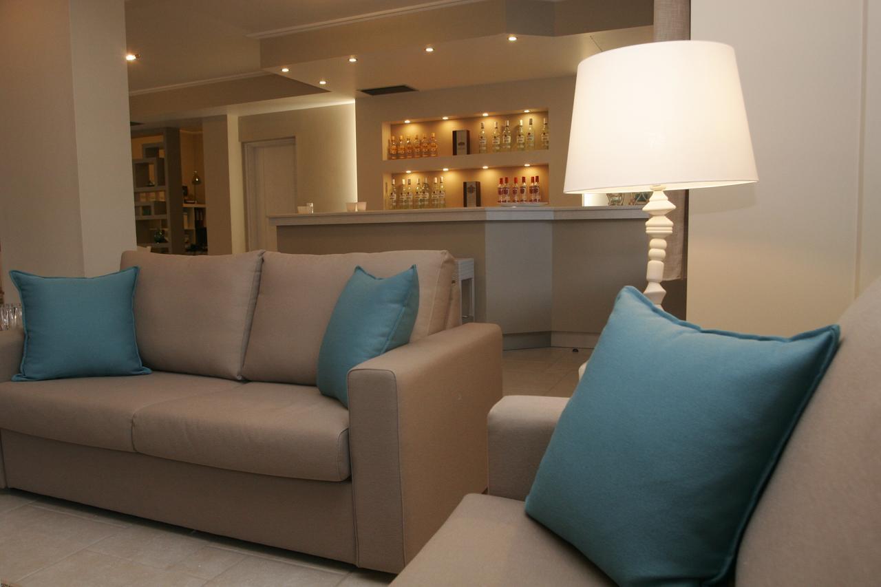 Boutique Hotel Iasmos Trizonia Luaran gambar