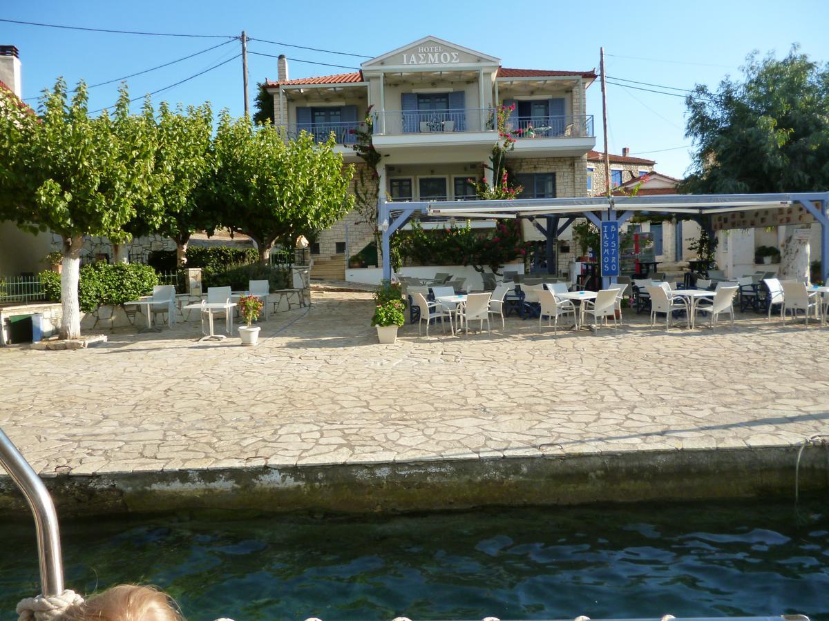 Boutique Hotel Iasmos Trizonia Luaran gambar